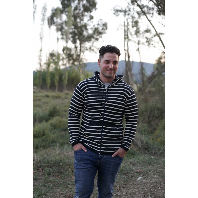 Ζακέτα ριγέ με κουκούλα και τσέπες Ζακέτα ριγέ με κουκούλα και τσέπες