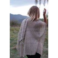 Εσάρπα με τρύπες και κρόσια Εσάρπα με τρύπες και κρόσια