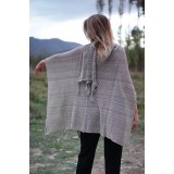 Εσάρπα με τρύπες και κρόσια Εσάρπα με τρύπες και κρόσια