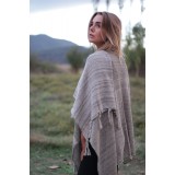 Εσάρπα με τρύπες και κρόσια